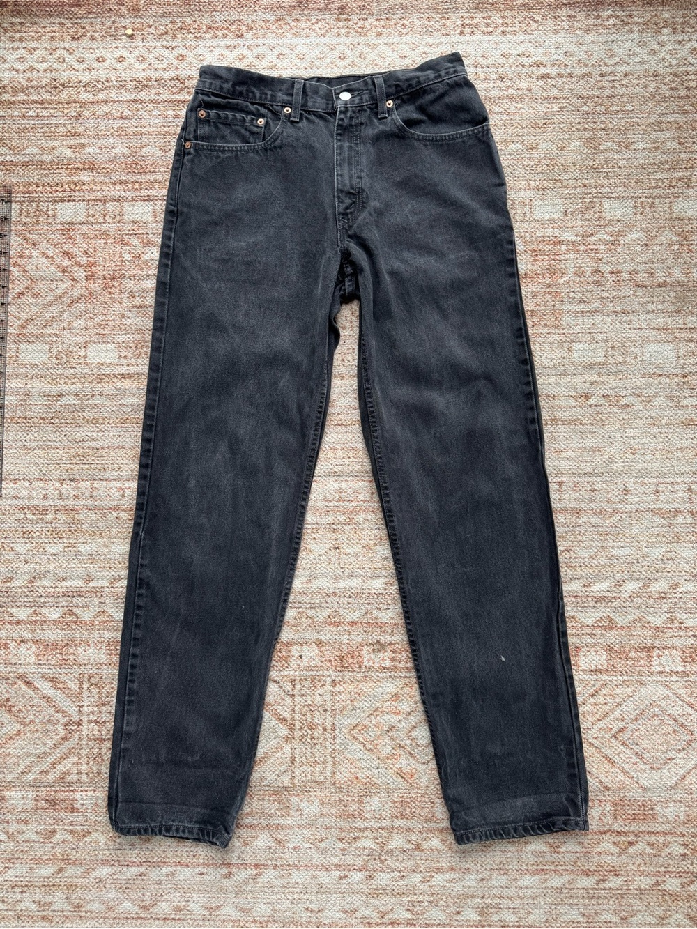 Vintage 90’s Levi’s 550 men’s black jeans (tag 32x34 fits 31x32)